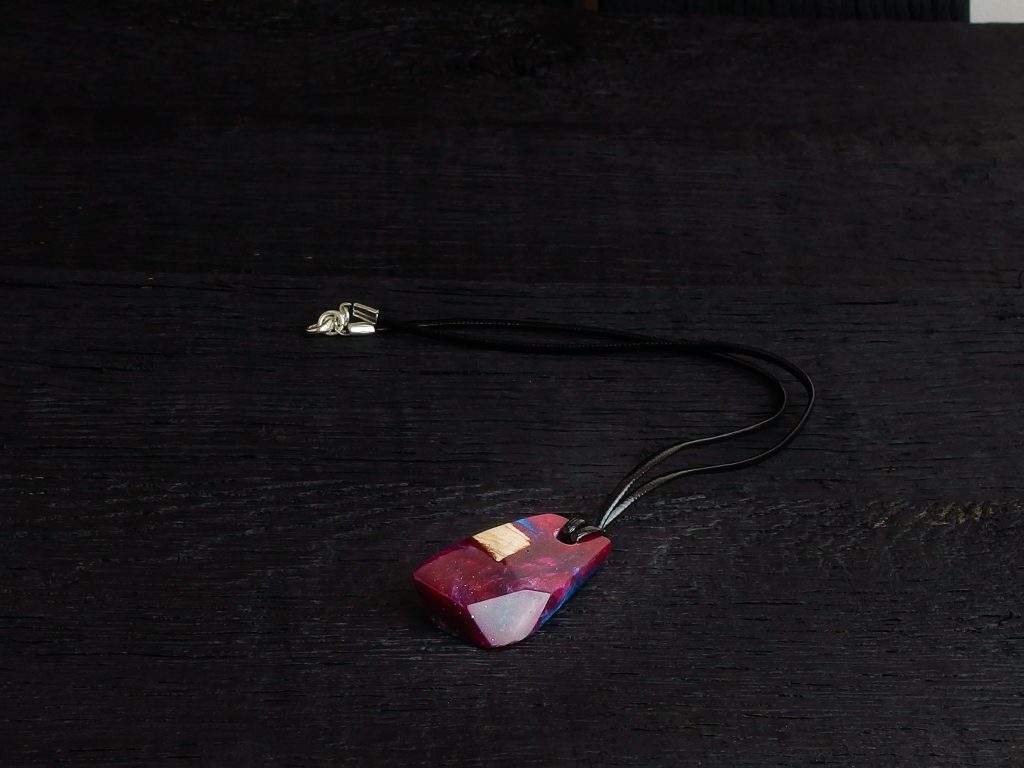 wisiorki - wood and resin pendant